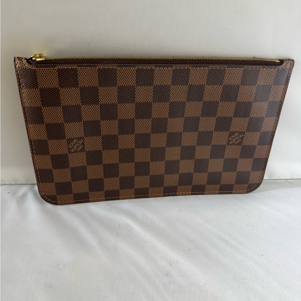 Louis Vuitton neverfull mm Pochette Wristlet